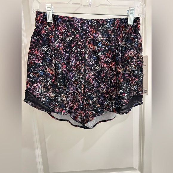 Lululemon Hotty Hot High-Rise Lined Short 4" - Picture 4 of 9